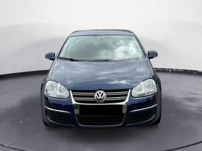 Gebraucht VW Jetta Comfortline 140 PS (102 kW) 2009 Blau Limousine