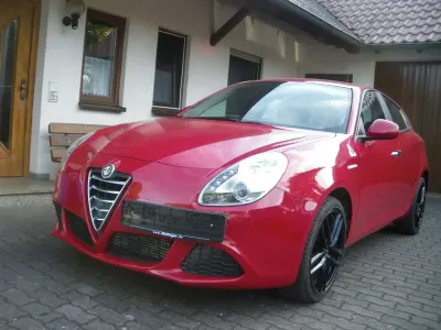 Gebraucht Alfa Romeo Giulietta Impression 120 PS (88 kW) 2015 Colore esterno (rosso alfa) Kleinwagen