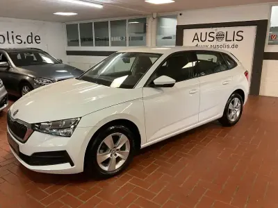 Gebraucht Skoda Scala Active 110 PS (80 kW) 2021 Moon weiss perleffect (metallic) Kleinwagen