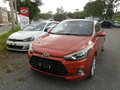 Gebraucht Hyundai i20 Style 101 PS (74 kW) 2015 Tangerine orange / mic Coupé