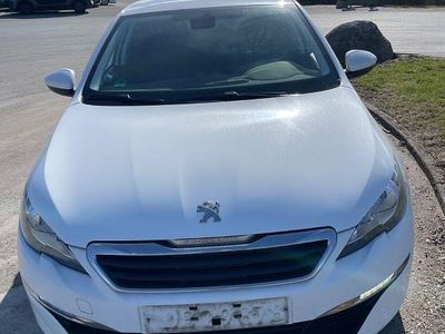 Gebraucht Peugeot 308 Active 92 PS (67 kW) 2014 Weiß Limousine