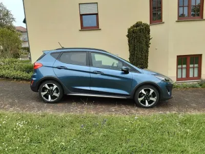 Używany Ford Fiesta Active 101 KM (74 kW) 2021 Niebieski Hatchback