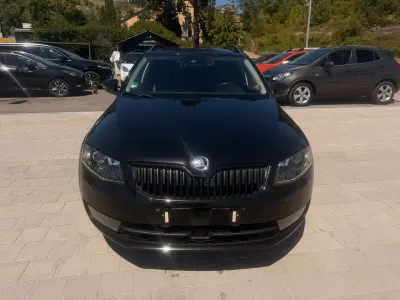 Gebraucht Skoda Octavia Elegance 179 PS (131 kW) 2014 Schwarzmagic perleffekt Kombi