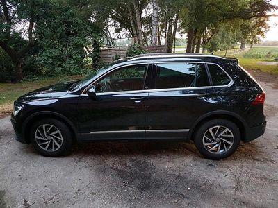 Schwarz Gebraucht 2017 VW Tiguan Sound SUV | 19.999 €