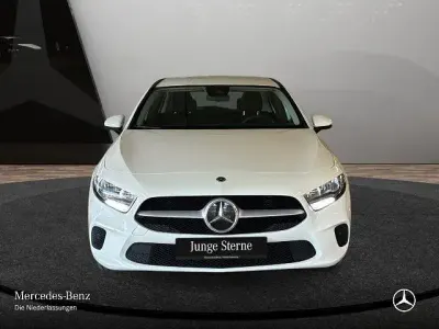 Gebraucht Mercedes A180 Advanced 136 PS (100 kW) 2022 Weiß Limousine