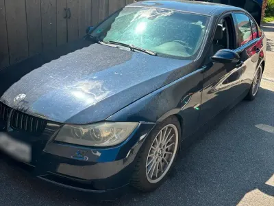 Gebraucht BMW 325 218 PS (160 kW) 2005 Blau Limousine