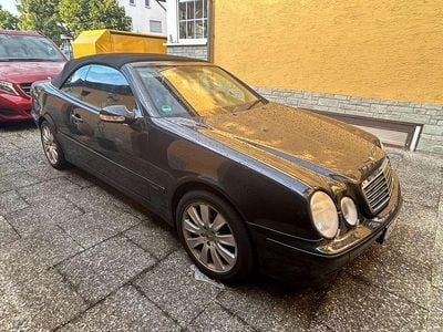 Schwarz Gebraucht 2000 Mercedes CLK200 Avantgarde Cabrio | 9.000 € (Teuer)