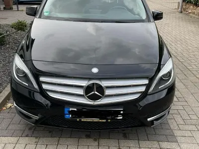 Gebraucht Mercedes B180 Edition 122 PS (89 kW) 2014 Schwarz Kleinwagen