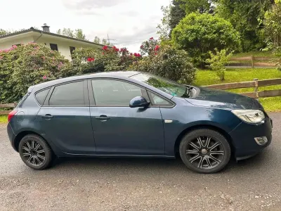 Gebraucht Opel Astra Design Edition 116 PS (85 kW) 2011 Blau Limousine
