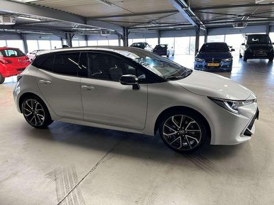 Weiß Gebraucht 2024 Toyota Corolla Lounge Limousine | 31.000 € (Fairer Preis)