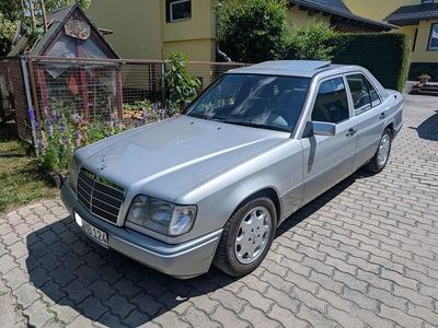 Silber Gebraucht 1995 Mercedes E220 Limousine | 9.200 €