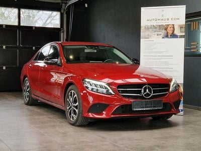 Gebraucht Mercedes C300 Avantgarde 272 PS (200 kW) 2020 Rot Limousine