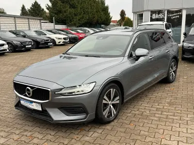 Gebraucht Volvo V60 Momentum 150 PS (110 kW) 2020 Osmium grey Kombi
