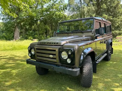 Gebraucht Land Rover Defender 122 PS (89 kW) 2013 Braun SUV