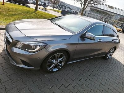Gebraucht Mercedes CLA180 Shooting Brake Urban 122 PS (89 kW) 2016 Grau Kombi