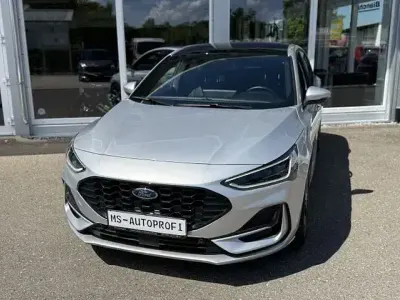 Gebraucht Ford Focus ST-Line X 155 PS (114 kW) 2024 Polarsilber metallic (metallic) Limousine