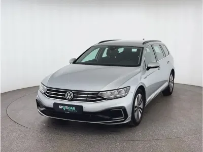 Gebraucht VW Passat 156 PS (114 kW) 2022 Silber (metallic) Kombi