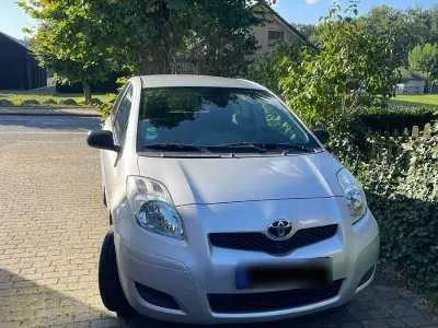 Używany Toyota Yaris 69 KM (50 kW) 2009 Srebrny Hatchback