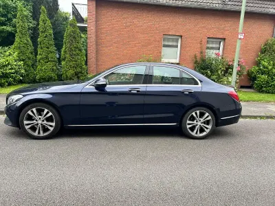 Gebraucht Mercedes C220 170 PS (125 kW) 2014 Blau Limousine