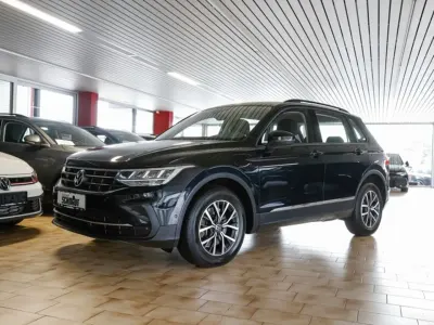 Gebraucht VW Tiguan Life 245 PS (180 kW) 2021 Deepblackperleffekt SUV
