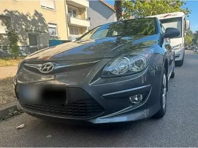 Gebraucht Hyundai i30 109 PS (80 kW) 2011 Grau Limousine