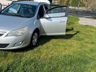 Gebraucht Opel Astra 110 PS (80 kW) 2010 Silber Kombi