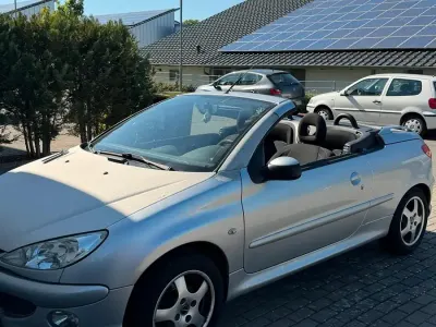 Gebraucht Peugeot 206 CC Tendance 109 PS (80 kW) 2006 Silber Cabrio