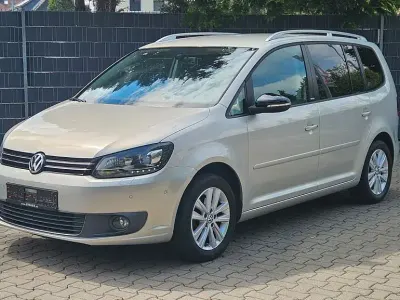 Gebraucht VW Touran Style 105 PS (77 kW) 2011 Gold Van / Kleinbus