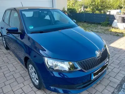 Gebraucht Skoda Fabia Active 60 PS (44 kW) 2015 Blau Limousine