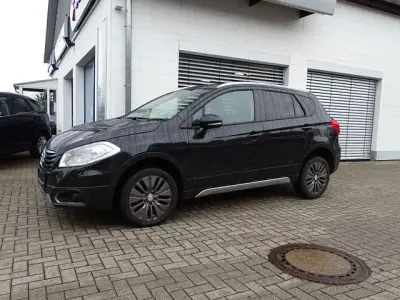 Gebraucht Suzuki SX4 S-Cross Comfort+ 120 PS (88 kW) 2014 Schwarz Kleinwagen