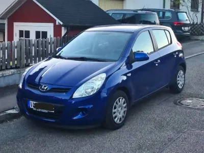 Gebraucht Hyundai i20 Edition+ 77 PS (56 kW) 2011 Blau Kleinwagen