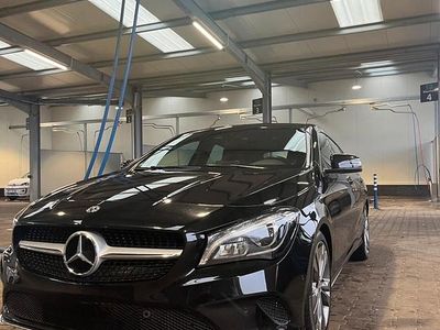 Gebraucht Mercedes CLA220 177 PS (130 kW) 2017 Schwarz Limousine