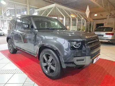 Gebraucht Land Rover Defender SE Dynamic 249 PS (183 kW) 2021 Grau SUV