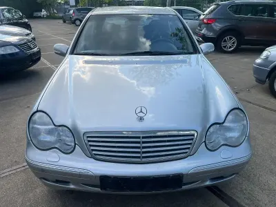 Gebraucht Mercedes C180 Elegance 129 PS (94 kW) 2001 Silber Limousine