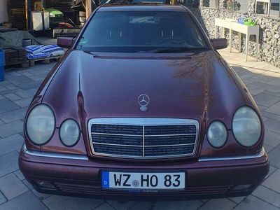 Mercedes E200
