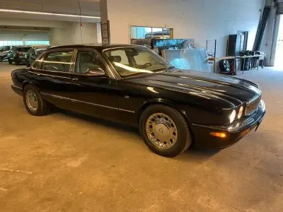 Second-hand Jaguar XJ 284 CP (208 kW) 2000 Negru Berlinǎ