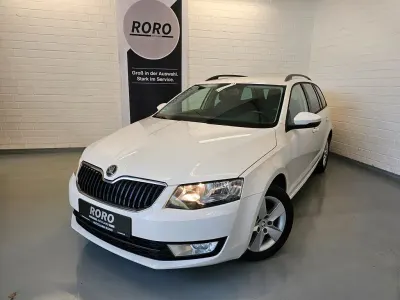 Gebraucht Skoda Octavia Ambition 105 PS (77 kW) 2015 Weiß Kombi