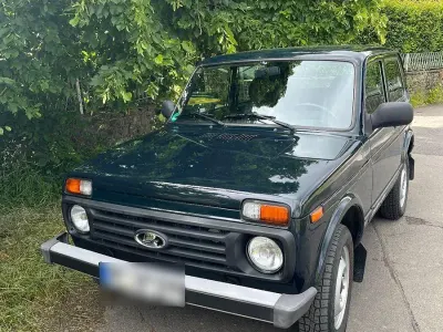 Gebraucht Lada Taiga 83 PS (61 kW) 2018 Grün SUV