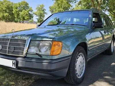 Gebraucht Mercedes 200 118 PS (86 kW) 1988 Grün Limousine