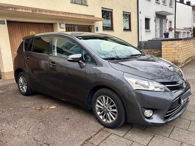Grau Gebraucht 2017 Toyota Verso Edition-S Van / Kleinbus | 16.500 € (Etwas zu teuer)