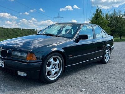 BMW 323