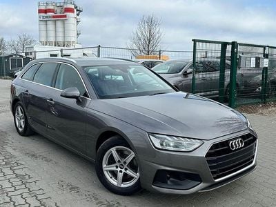Gebraucht Audi A4 Sport 163 PS (119 kW) 2022 Grau Limousine