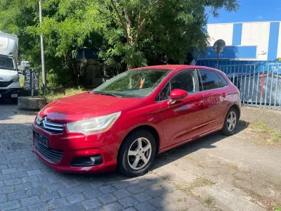 Gebraucht Citroën C4 Tendance 95 PS (69 kW) 2011 Rot Limousine