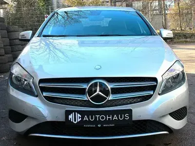 Używany Mercedes A180 Urban 122 KM (89 kW) 2013 Srebrny Sedan/Limuzyna