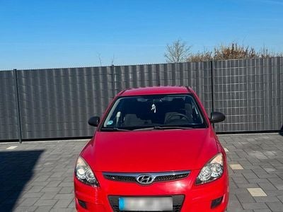 Gebraucht Hyundai i30 116 PS (85 kW) 2009 Rot Limousine