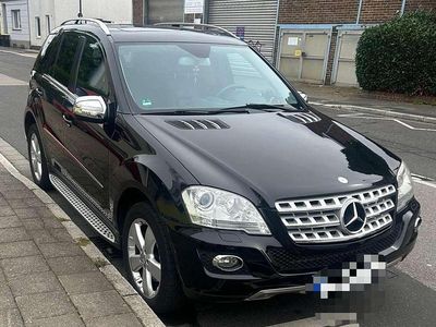 Schwarz Gebraucht 2009 Mercedes ML350 SUV | 11.000 € (Etwas zu teuer)