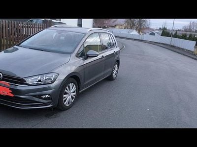 Grau Gebraucht 2018 VW Golf Sportsvan Join Van / Kleinbus | 11.450 € (Fairer Preis)
