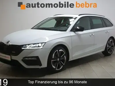 Używany Skoda Octavia RS 200 KM (147 kW) 2022 Biały Kombi