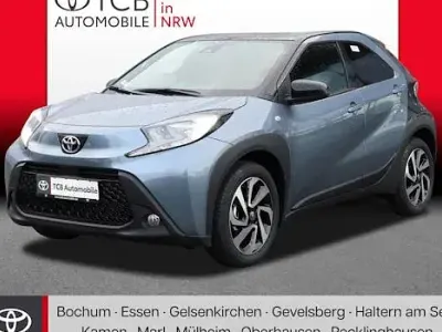Neu Toyota Aygo X 72 PS (52 kW) 2026 Grau SUV