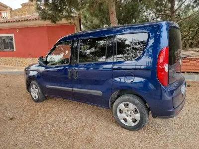 Używany Opel Combo Edition 95 KM (69 kW) 2015 Niebieski Minivan